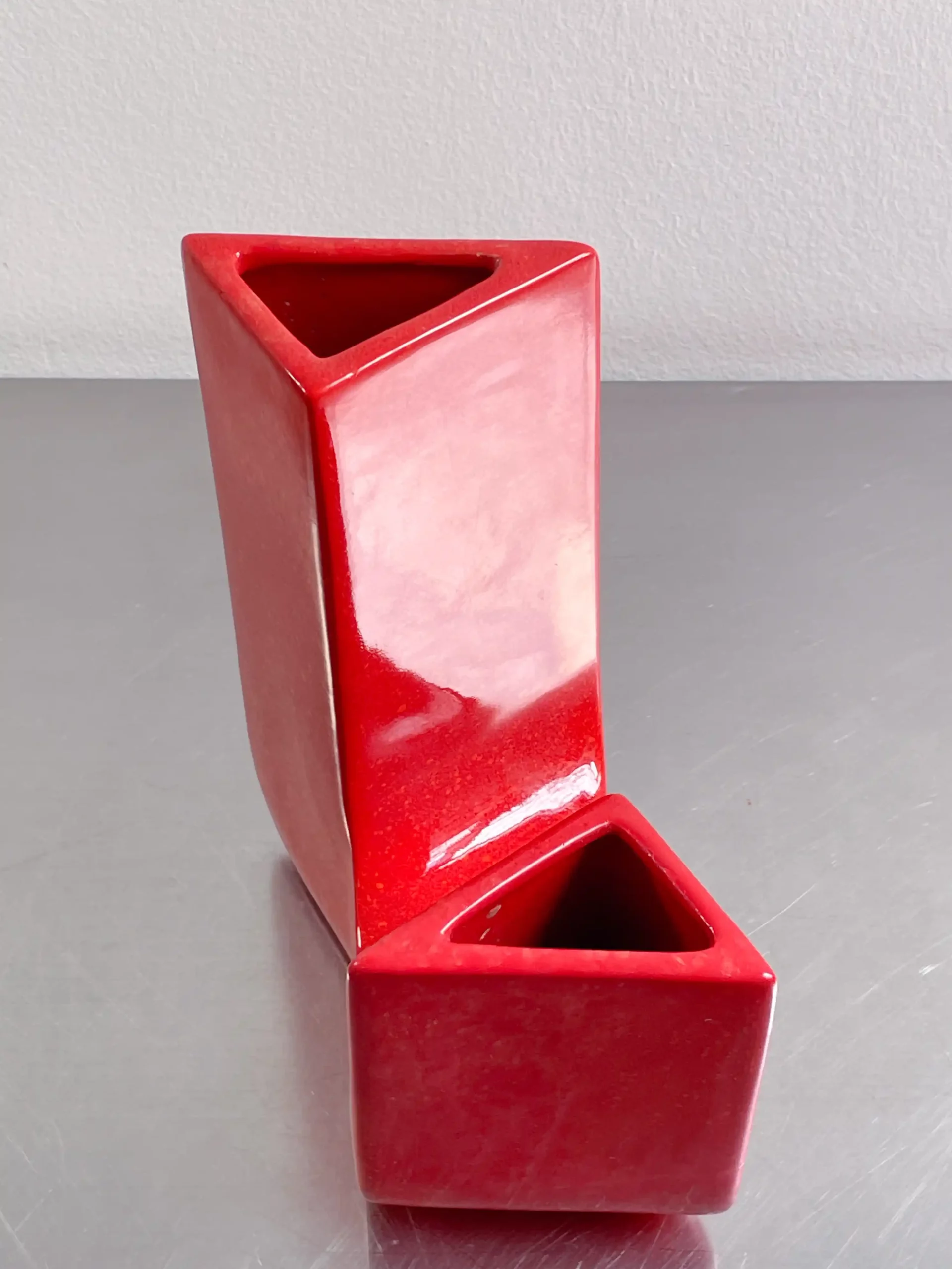 vaso Bertoncello. Vaso smaltato di rosso risalente agli anni ’70.
